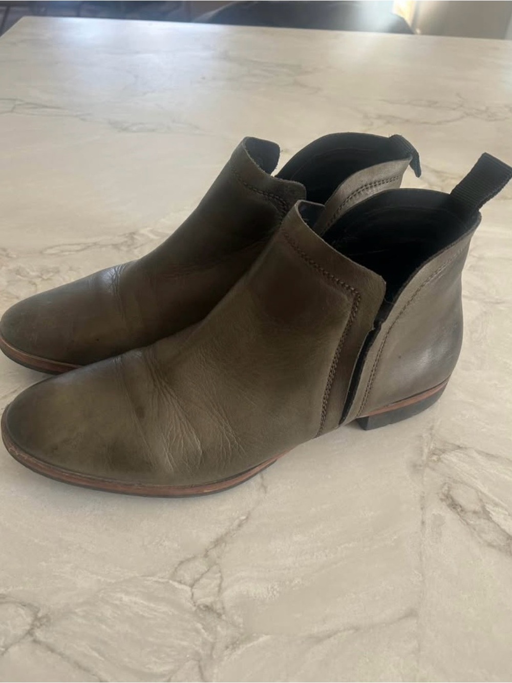Men's Leather Chelsea Boots - Olive Green